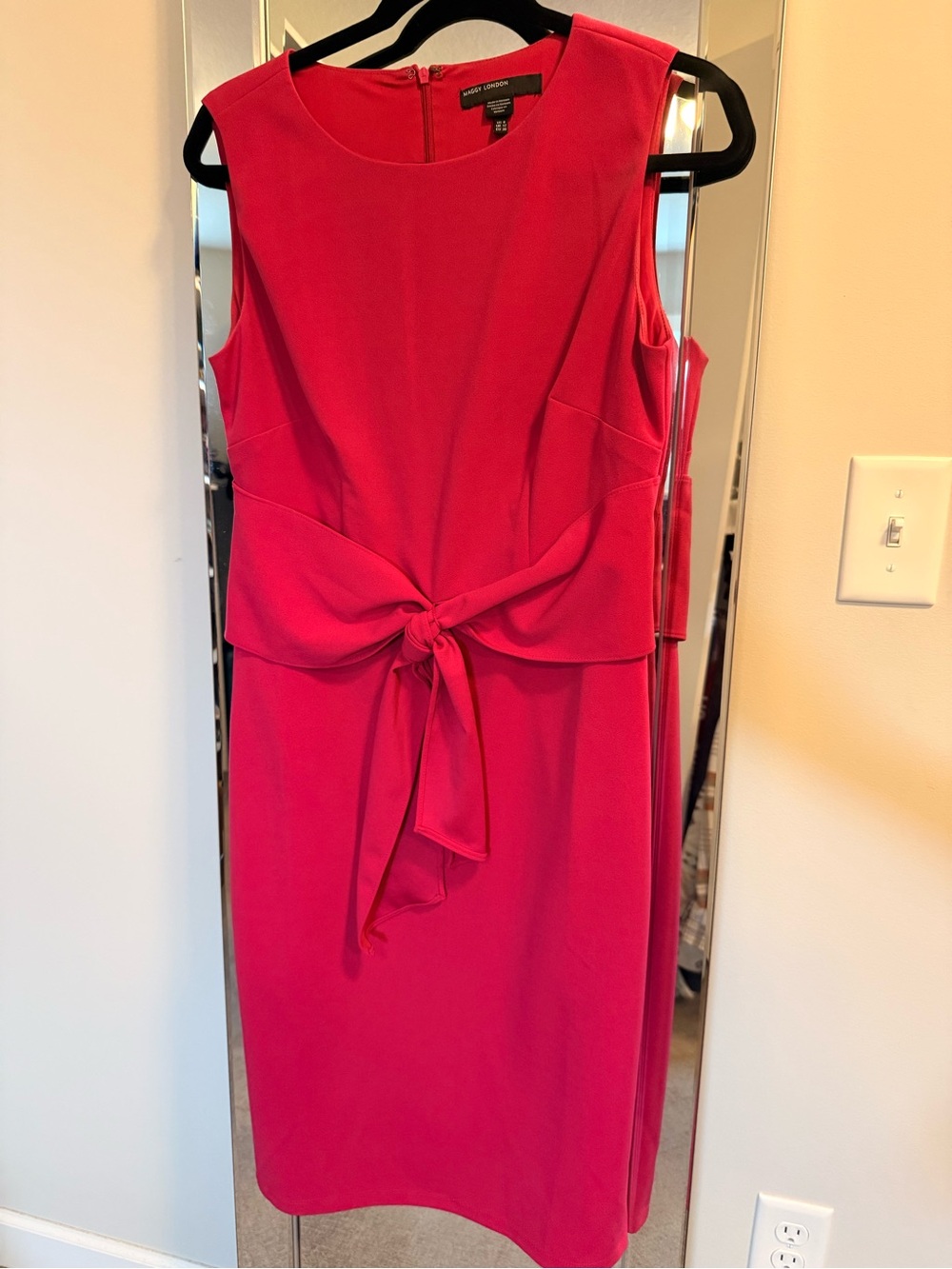 Maggy London Sleeveless Tie-Front Sheath Dress in Fuchsia